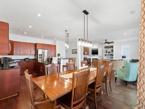 A Shore Thing 2 - OCEANFRONT and PET FRIENDLY home - see the sunrise, hear the waves, feel the breeze - large oceanfront balcony townhouse House in Carolina Beach