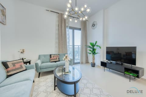Property building, TV and multimedia, Living room, Swimming pool