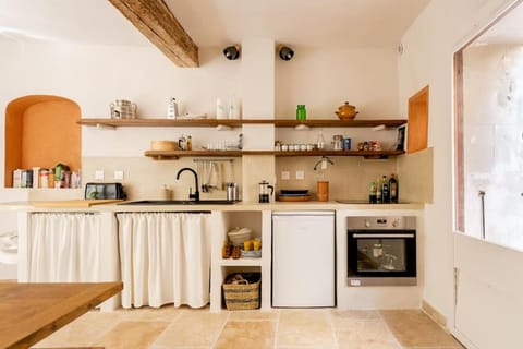 Coffee/tea facilities, Kitchen or kitchenette, pet friendly, stove, toaster