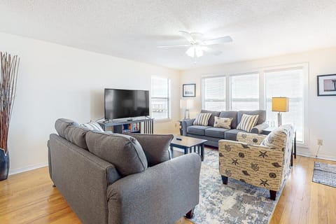 Sea Oats E106 Apartment in West Beach