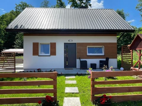 Property building, Day, Garden, Garden view
