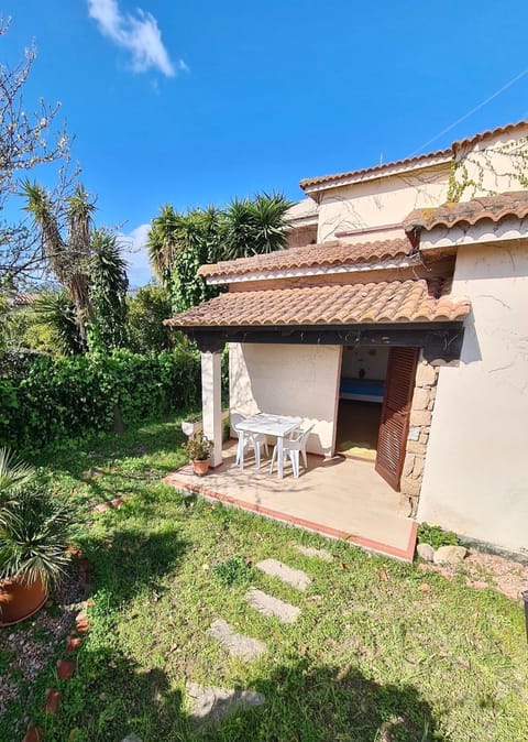 Patio, Facade/entrance, Summer, Garden