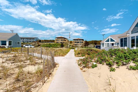 Ships Ahoy Hotel in North Truro
