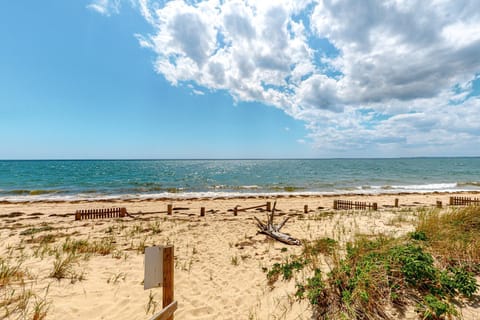 Ships Ahoy Hotel in North Truro