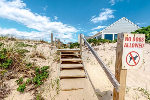Ships Ahoy Hotel in North Truro