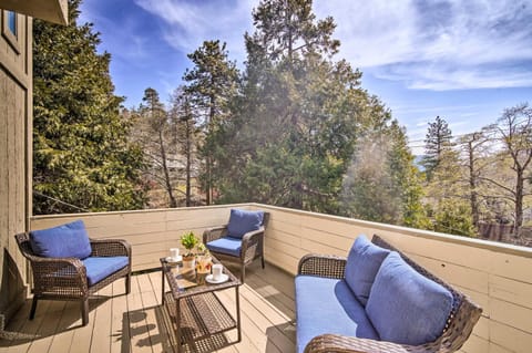 Crestline Cabin with Deck 1 Mi to Lake Gregory Cabin in Crestline