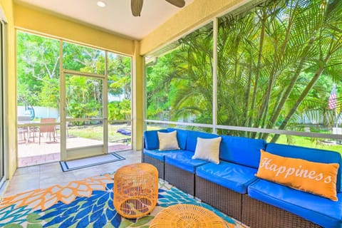 Sun-Soaked Sarasota Oasis with Pool and Hot Tub! House in Bee Ridge