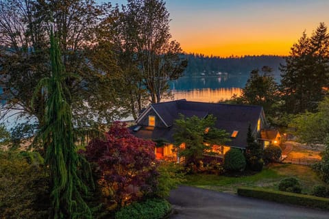 The Hammersley Luxury Waterfront Estate! House in Puget Sound