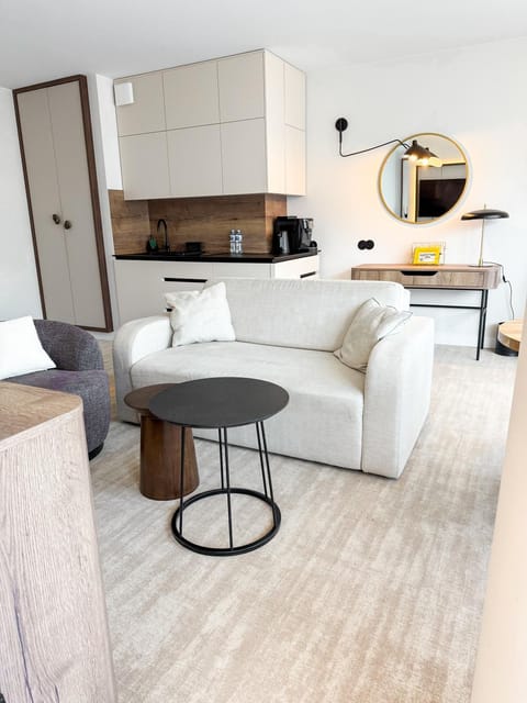 Kitchen or kitchenette, Photo of the whole room, Seating area, stove, kitchen