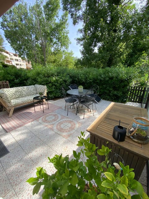 View (from property/room), Balcony/Terrace, Garden view