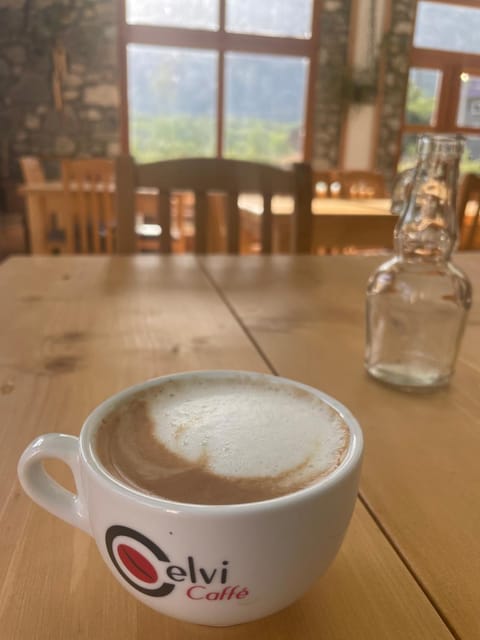 Restaurant/places to eat, Lounge or bar