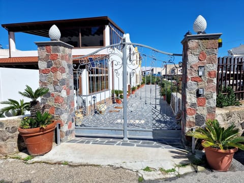 Facade/entrance