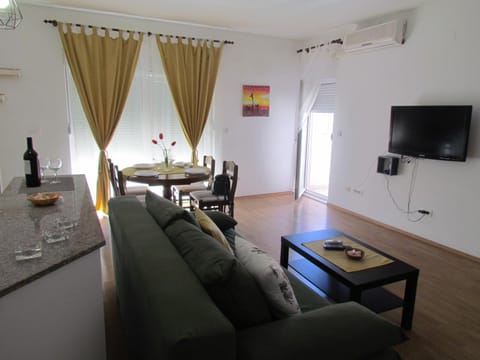 Communal lounge/ TV room, TV and multimedia