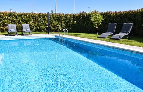 Garden view, Swimming pool, sunbed