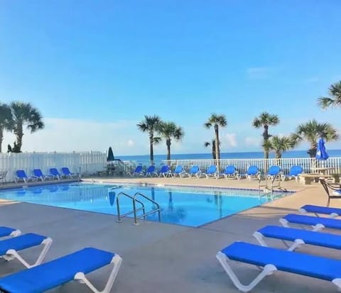 Pool view, Sea view, sunbed