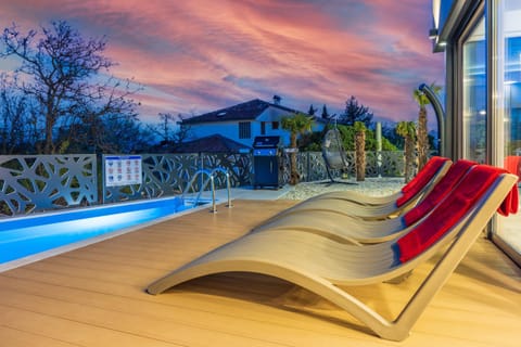 Property building, Swimming pool