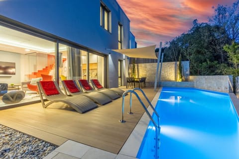 Property building, Swimming pool