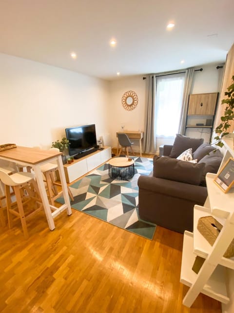 TV and multimedia, Lounge or bar, Seating area