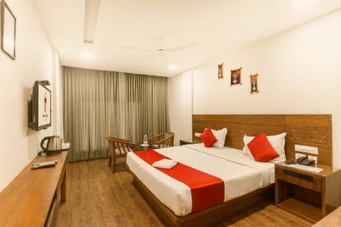 Bed, TV and multimedia, Photo of the whole room, Bedroom