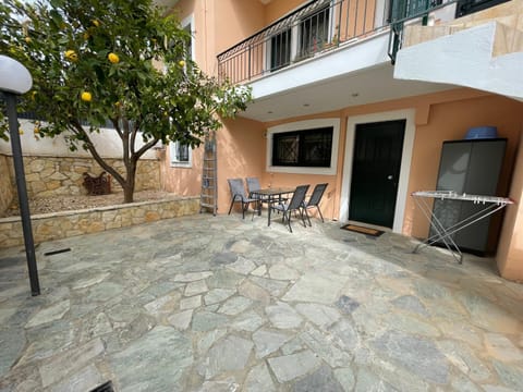 Patio, Facade/entrance