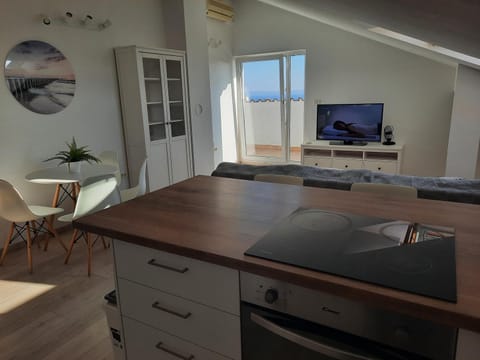 Communal lounge/ TV room, TV and multimedia, Kitchen or kitchenette, Dining area, Communal kitchen
