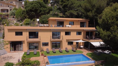 Property building, Pool view