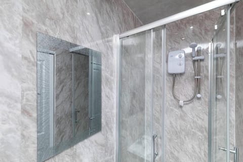 Luxury Living - Lovely 1 Bedroom Apartment Apartment in England