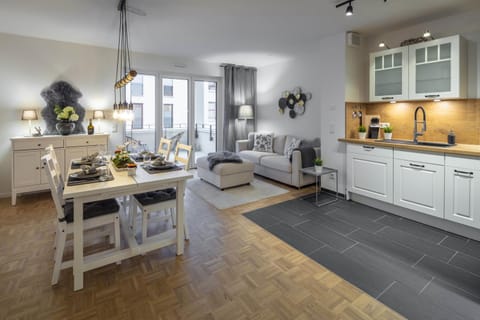 Kitchen or kitchenette, Living room, Seating area, Dining area, minibar, pet friendly, stove
