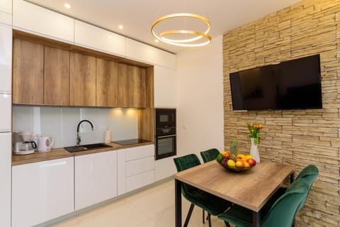 Coffee/tea facilities, Kitchen or kitchenette, Dining area