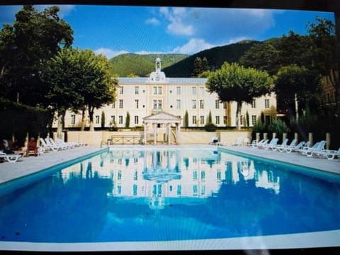 Day, Natural landscape, Mountain view, Pool view, Swimming pool, sunbed