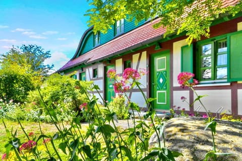 Facade/entrance, Garden