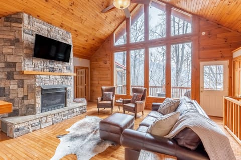 Bear Print Mountain Lodge House in Tennessee