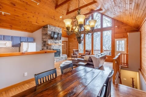 Bear Print Mountain Lodge House in Tennessee