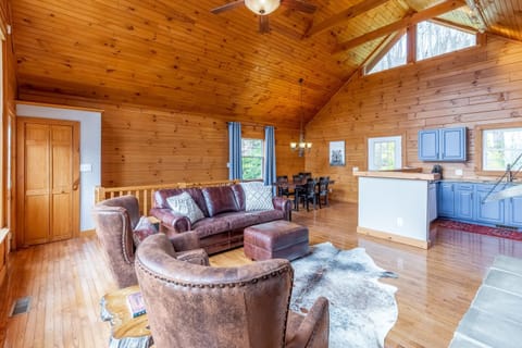 Bear Print Mountain Lodge House in Tennessee