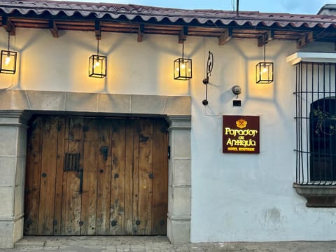 Facade/entrance