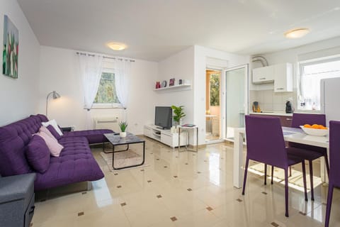 Living room, Dining area, kitchen