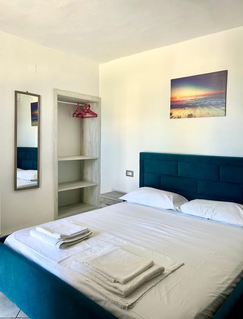 Bed, Bedroom, towels, wardrobe