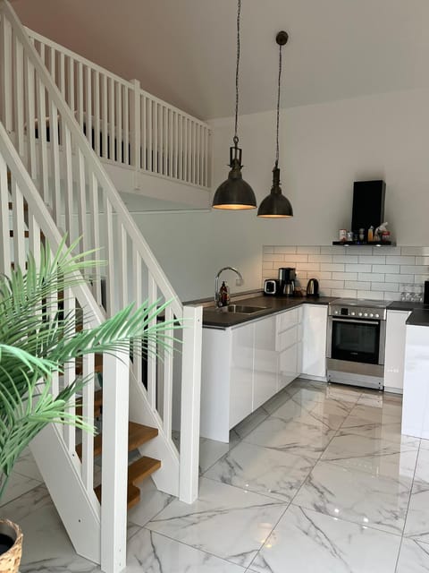 microwave, oven, kitchen