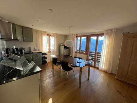Kitchen or kitchenette, Dining area, pet friendly, stove