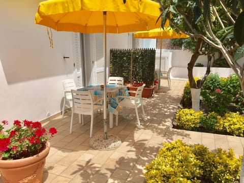 Garden, Dining area