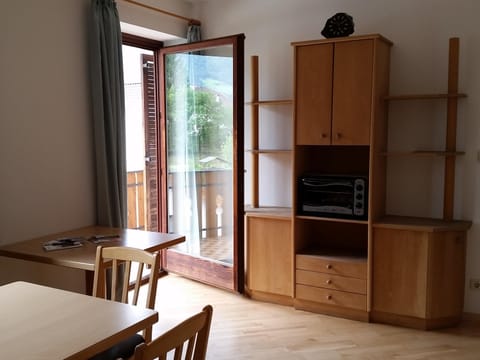 Dining area, pet friendly, kitchen