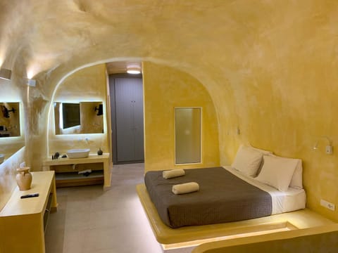 M Residence Santorini Conelia Cave Apartment in Thera