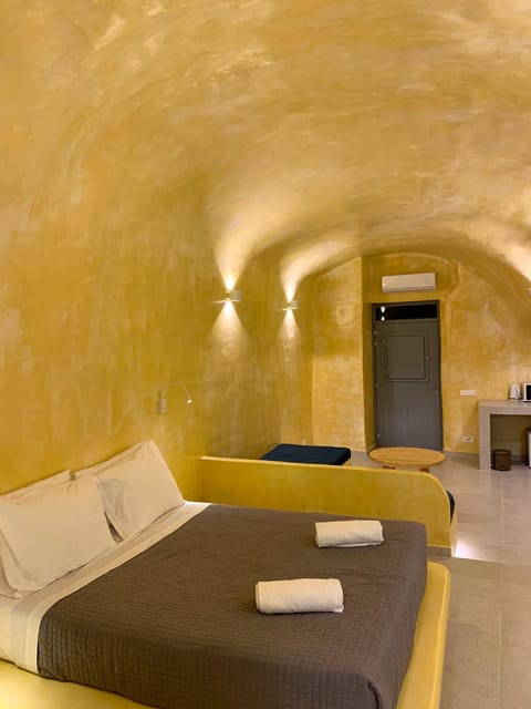 M Residence Santorini Conelia Cave Apartment in Thera
