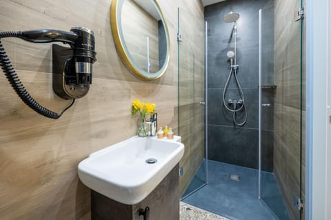 Shower, Bathroom, heating