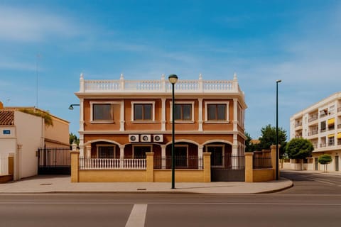 Facade/entrance