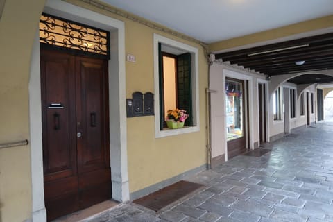 Facade/entrance