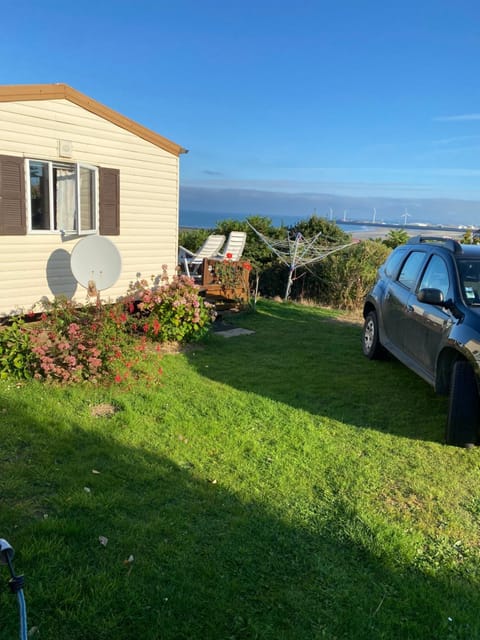 Mobilhome bordure de mer Campground/ 
RV Resort in Le Portel