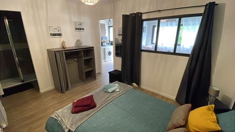 Bed, Photo of the whole room, wardrobe