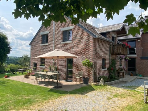 Property building, Natural landscape, Garden, Balcony/Terrace