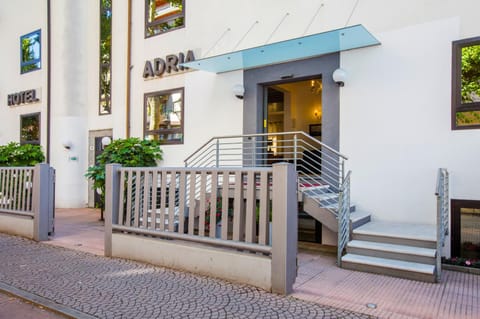 Facade/entrance